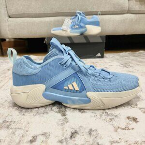 NWT Adidas Womens Basketball Shoes - Size 10.5